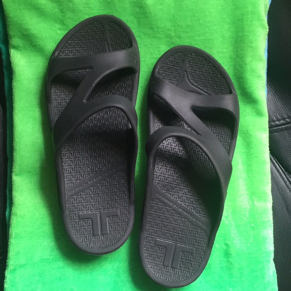 Telic sandals women’s size Small ~ 8 black